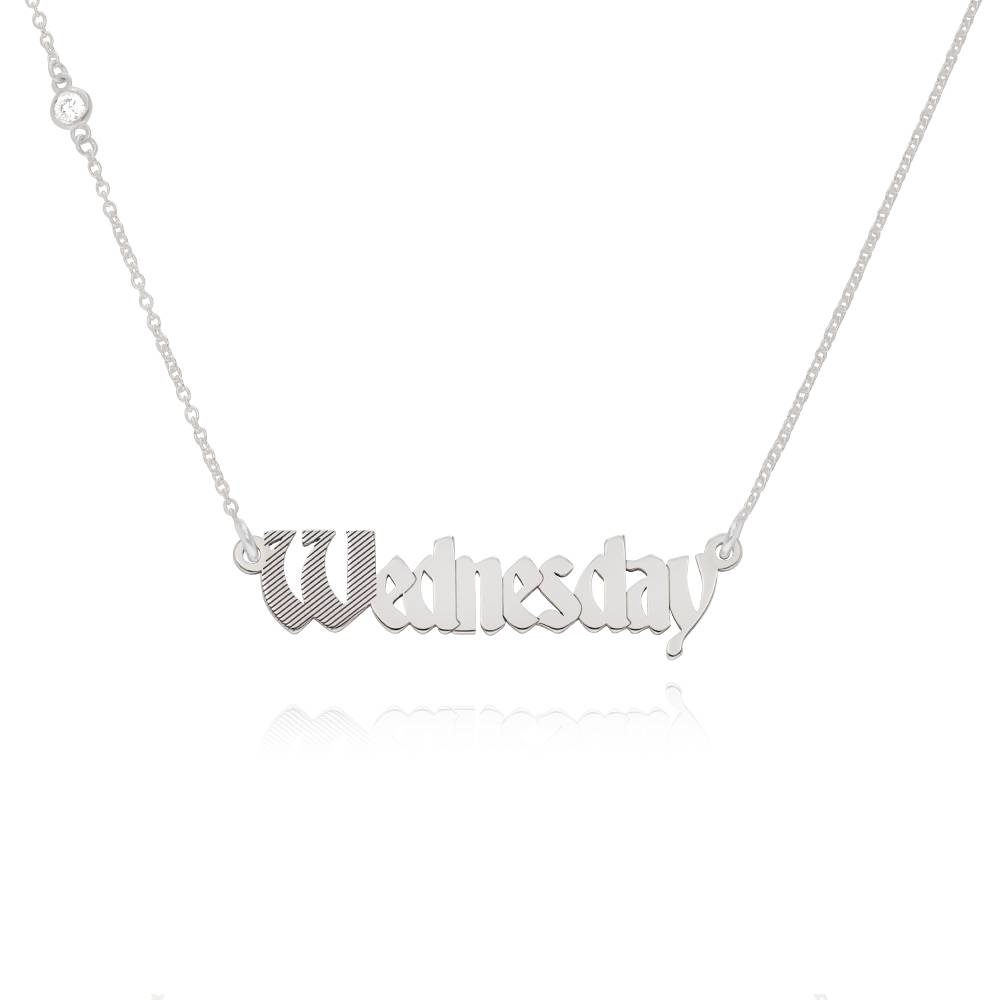 Collar Wednesday texturizado con nombre gótico con diamante en plata de ley-4 foto de producto