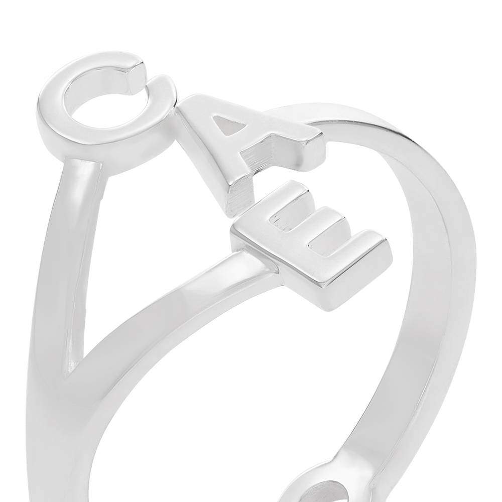 Infinity Ring med 3 bokstaver i sølv produktbilde