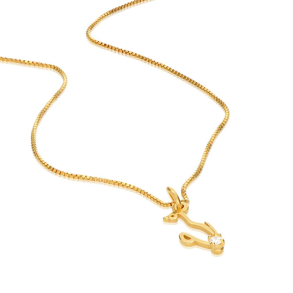 Vertikal arabisk diamant-navnkjede i cursive i gull vermeil-1 produktbilde