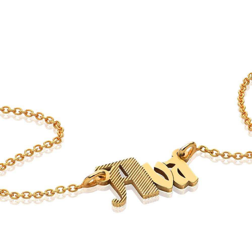 Collar Wednesday texturizado con nombre gótico en Chapa de oro de 18K-5 foto de producto