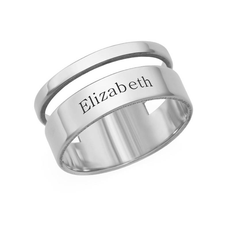Asymmetrisk ring med navn i sølv produkt billede