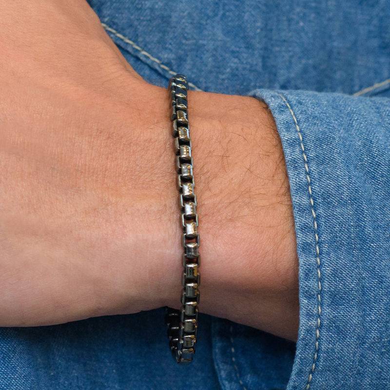 Gepersonaliseerde mannen-armband in zwart-zilveren uitvoering-1 Productfoto