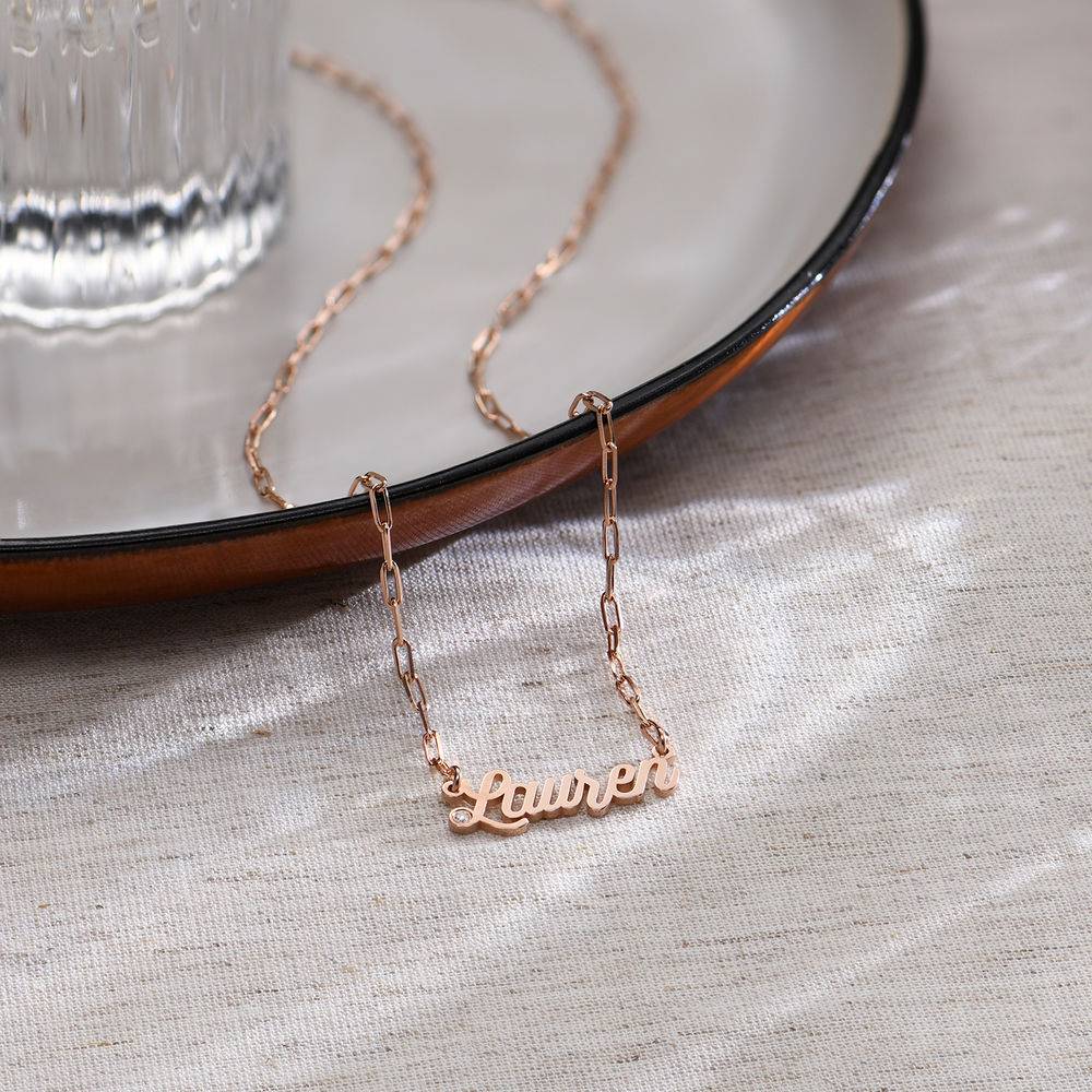 Paperclip collar con nombre cursiva con diamante chapado en oro rosa 18K-4 foto de producto