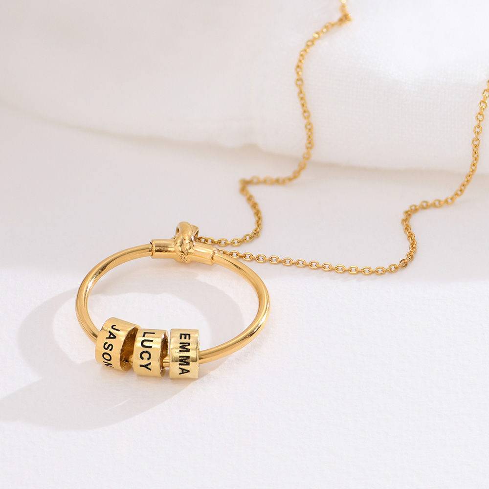 Collana Linda™ con Pendente a Cerchio con Foglia e Perle Personalizzate in Oro Placcato 18K-3 foto del prodotto