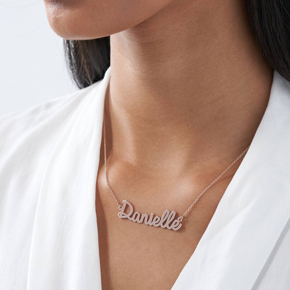 Collar con Nombre en Cursiva Chapado en Oro Rosa foto de producto