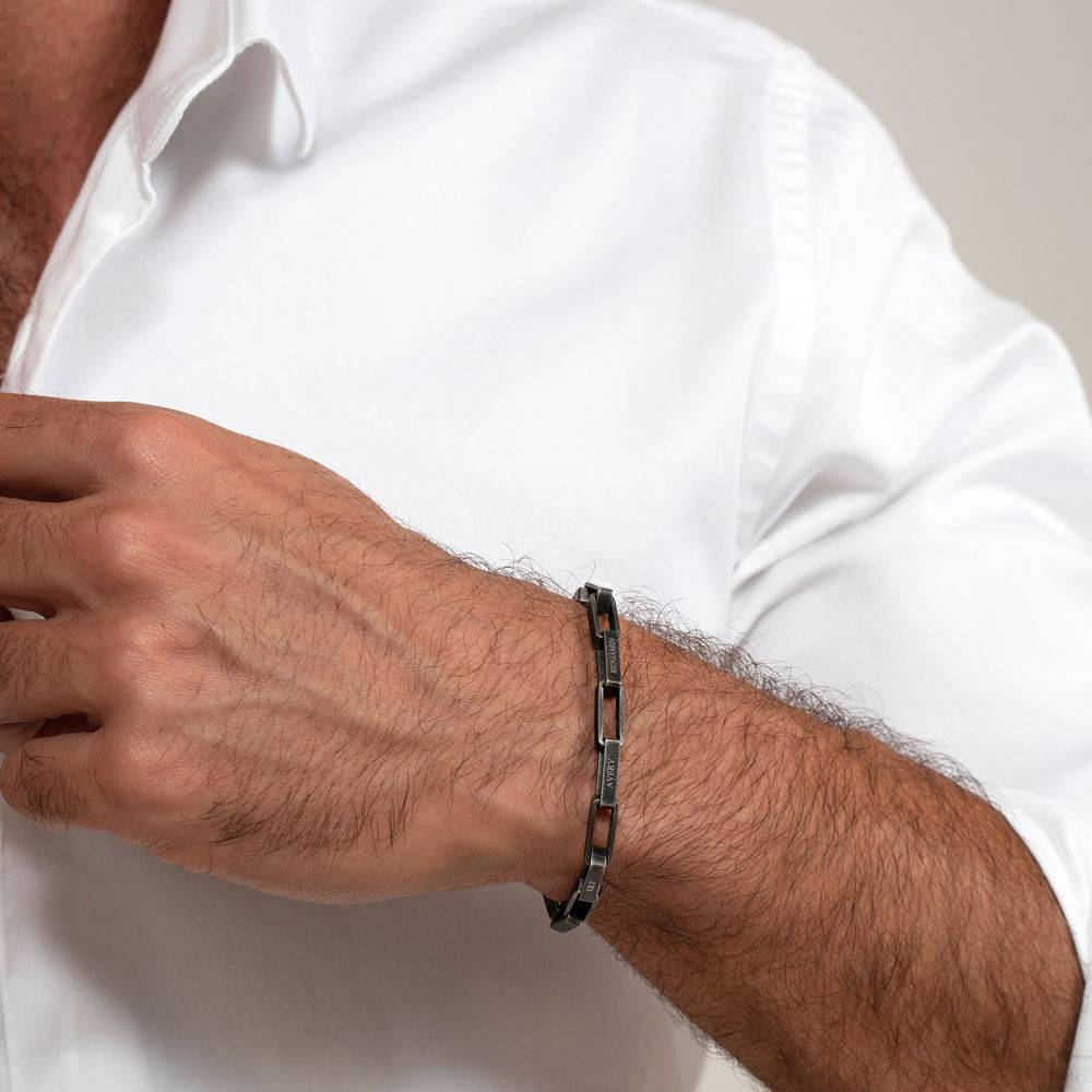 Personalisiertes Gliederarmband für Herren  - schwarzer Edelstahl-4 Produktfoto