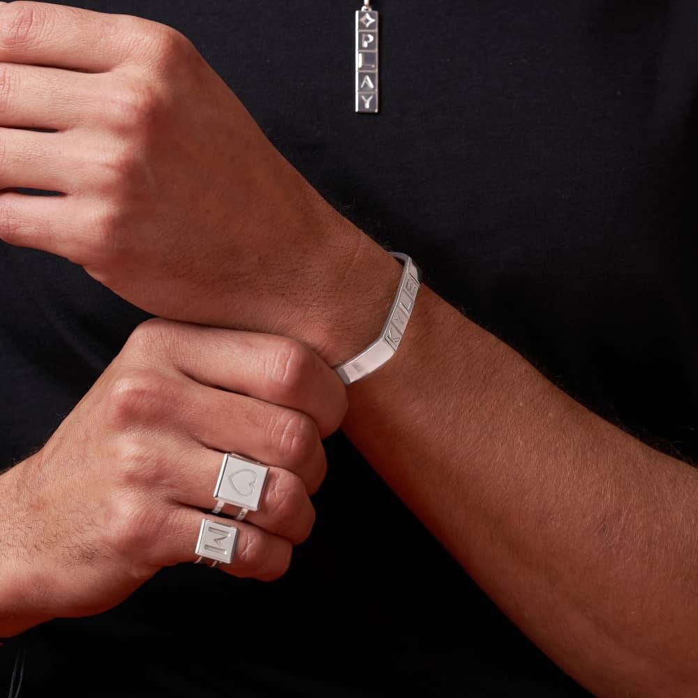 Domino™ Manschettenarmband für Herren aus Sterlingsilber Domino™ Manschettenarmband für Herren aus Sterlingsilber Produktfoto
