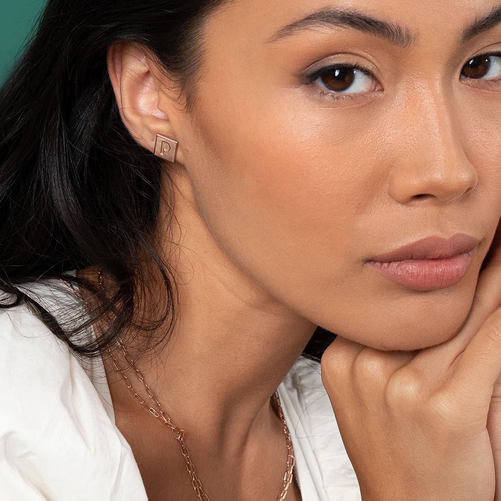 Domino™ Stiftörhängen i 18K roséguld vermeil Domino™ Stiftörhängen i 18K roséguld vermeil produktbilder