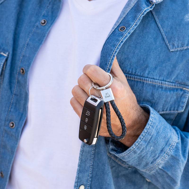 Gravierbarer Schlüsselanhänger aus schwarzem Lederseil-1 Produktfoto