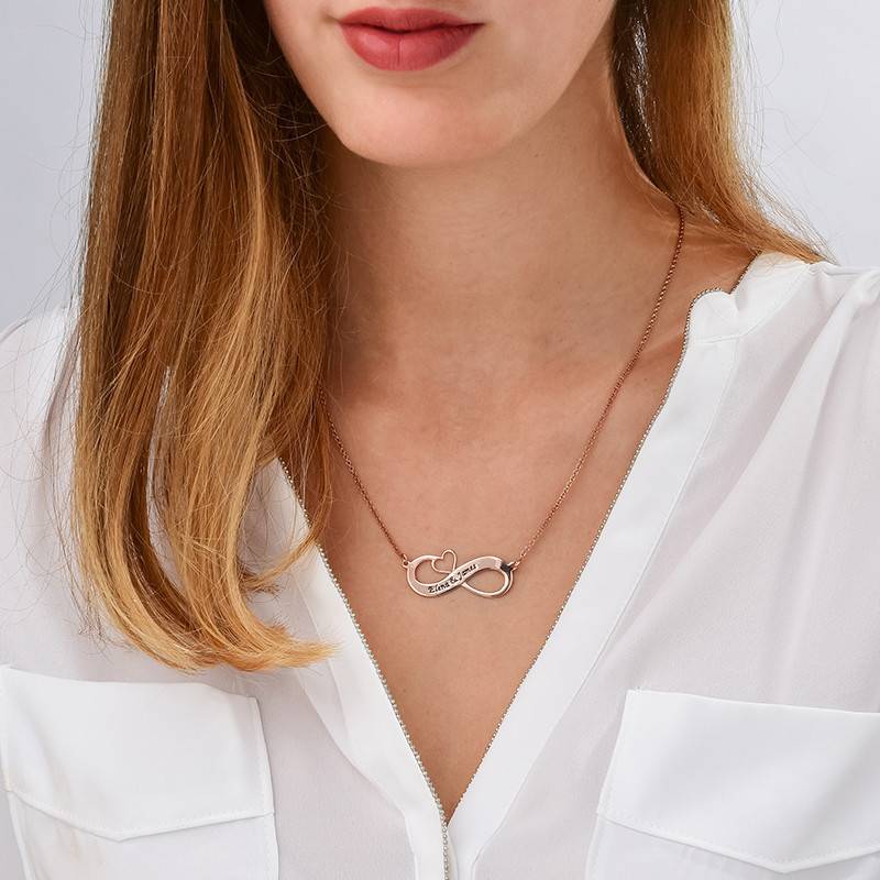 Collar Infinito con Nombres y Corazón Calado - Chapa de Oro Rosa foto de producto