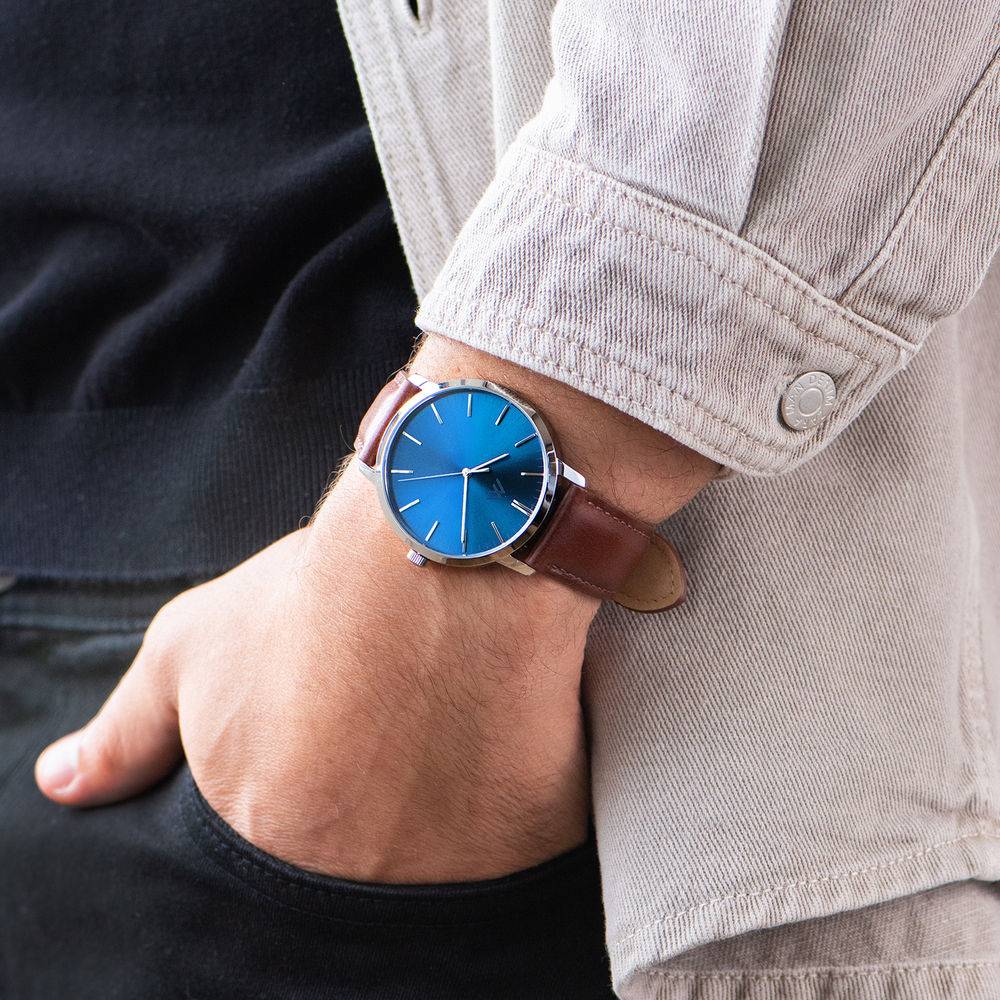 Hampton Minimalist Montre pour homme avec bracelet en cuir brun et cadran bleu photo du produit