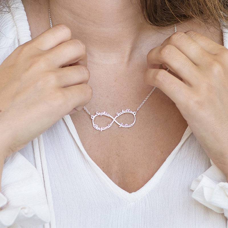 Infinity halskæde med fire navne i sølv-2 produkt billede