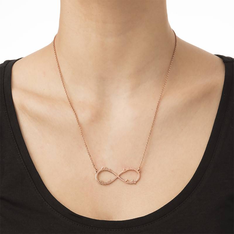 Infinity halskæde med fire navne i rosaforgyldt sølv-2 produkt billede