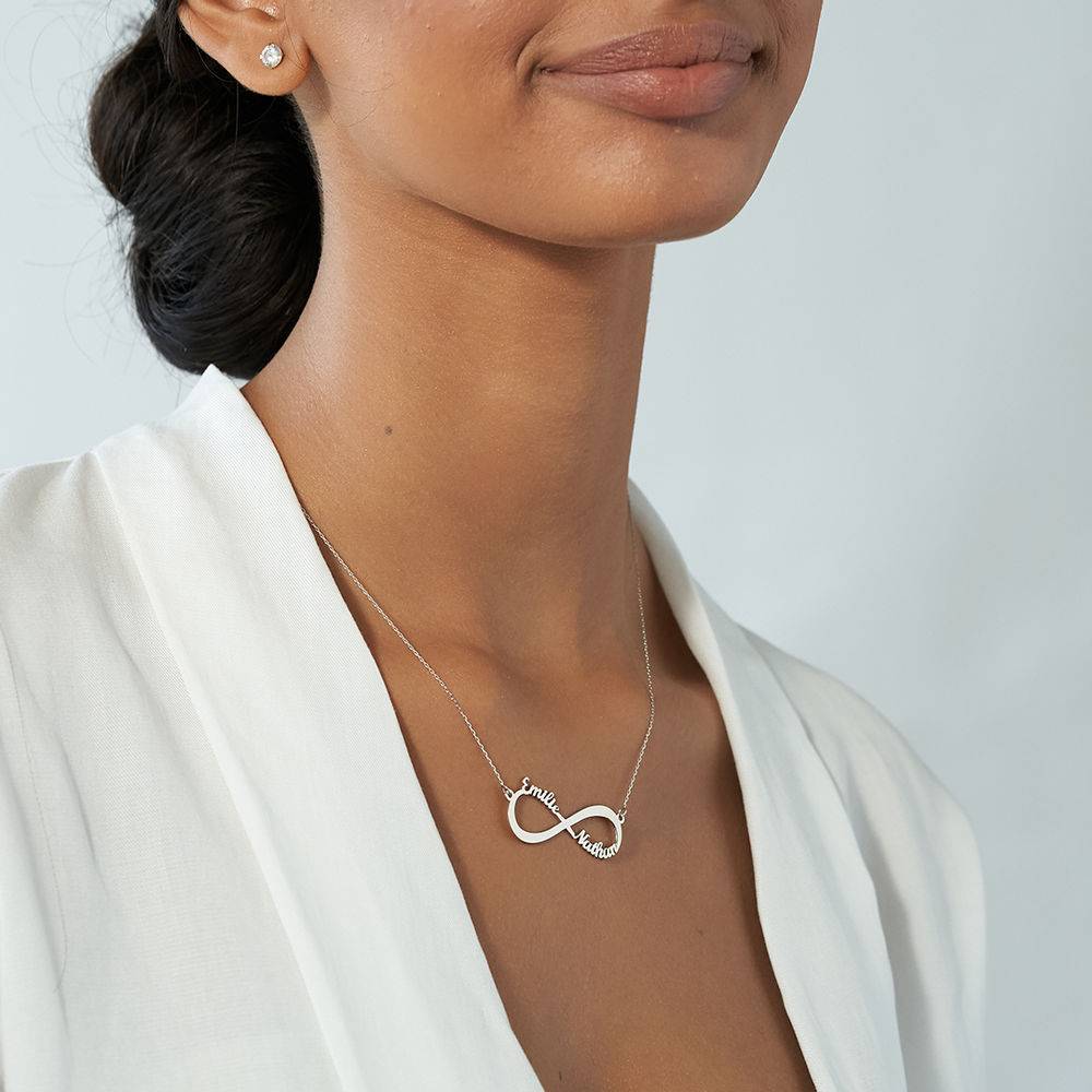 Infinity halskæde med navn i 10 karat hvidguld-1 produkt billede
