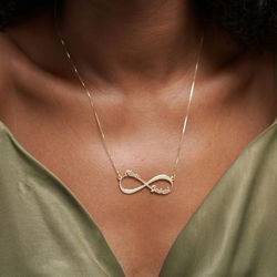 MYKA Collana Infinito Personalizzata Con Nome E Pietre Portafortuna – Oro 14K, Placcato 18K O Argento 925 – Regalo Speciale Per Donne
