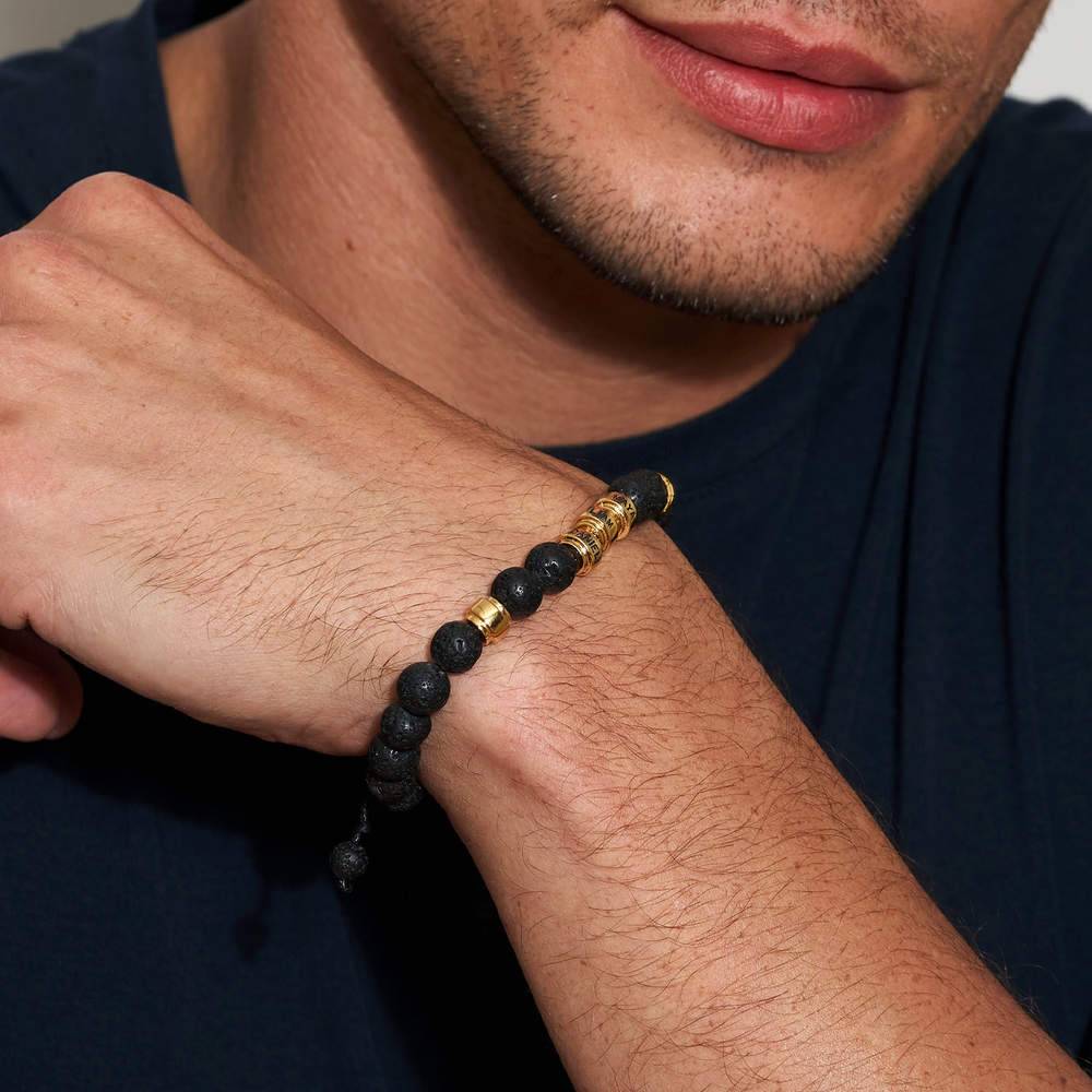 Armbånd for menn med lavasteiner og spesialtilpassede charms i  gull vermeil-3 produktbilde