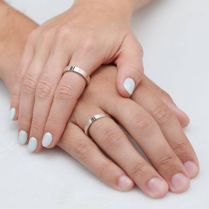 Conjunto de anillos de promesa de pareja con inicial a juego en plata-6 foto de producto