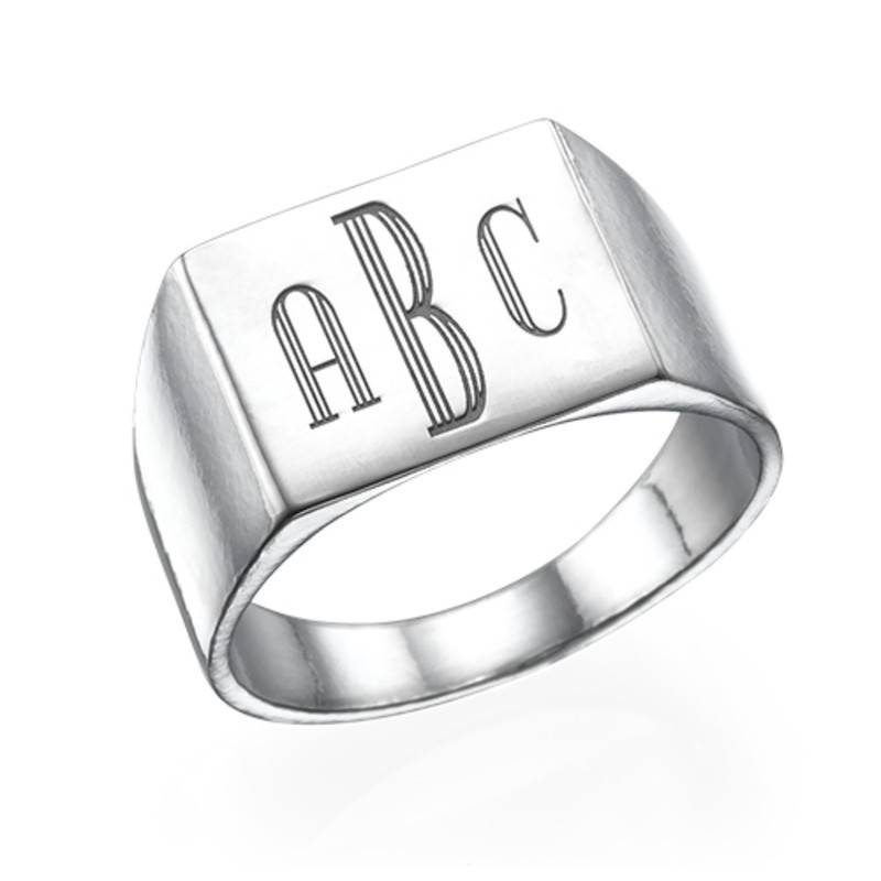 Klackring för män i silver – Monogramgravering Klackring för män i silver – Monogramgravering