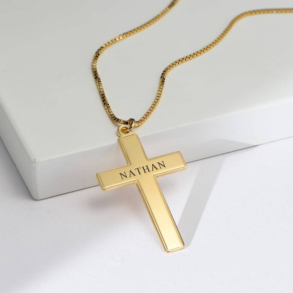 Halsband med graverat kors för män i 18k guldplätering-1 produktbilder