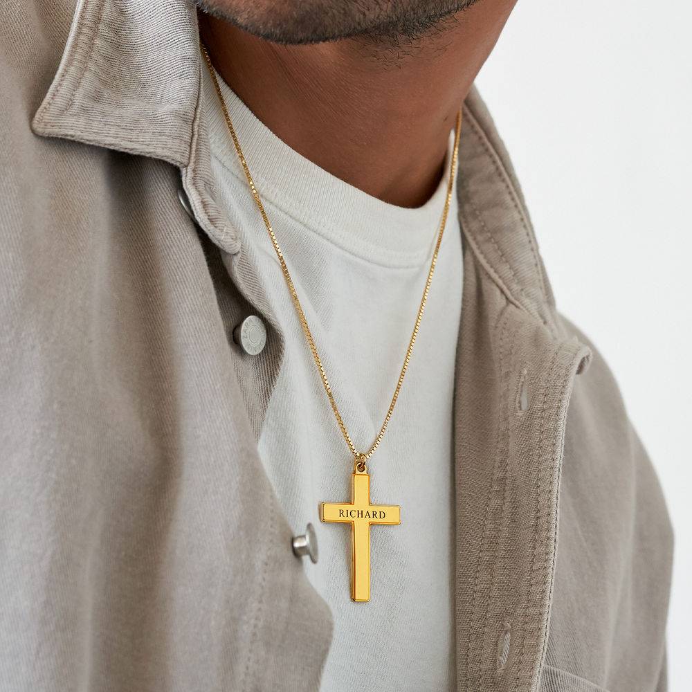 Halsband med graverat kors för män i 18k guldplätering-3 produktbilder