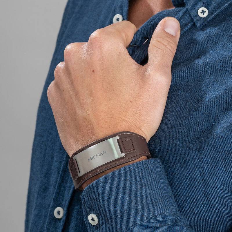 Manligt ID-armband i brunt läder produktbilder