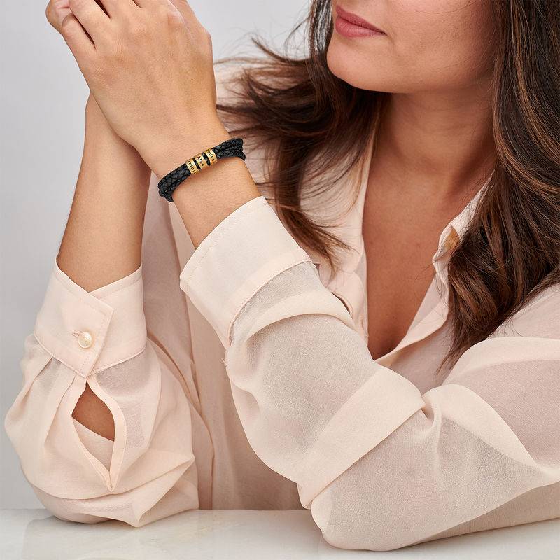 Schwarzes geflochtenes Lederarmband mit vergoldeten personalisierten Beads für Frauen-2 Produktfoto