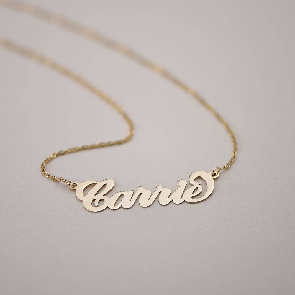 Collana con nome personalizzato stile “Carrie” in oro 14k foto del prodotto