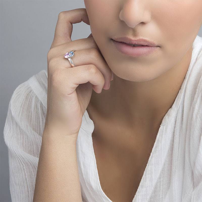 Indgraveret ring med hjerteformede fødselssten i sølv-1 produkt billede