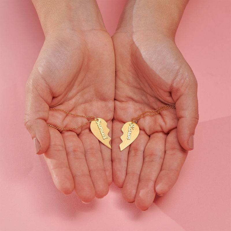 Gravert hjertesmykke til par i 18k gull vermeil-1 produktbilde