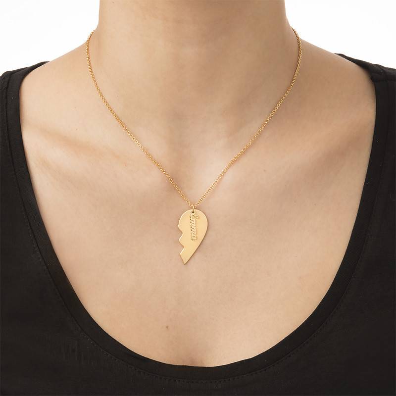 Collar Corazón Grabado de Parejas en Chapa de Oro Mate-2 foto de producto