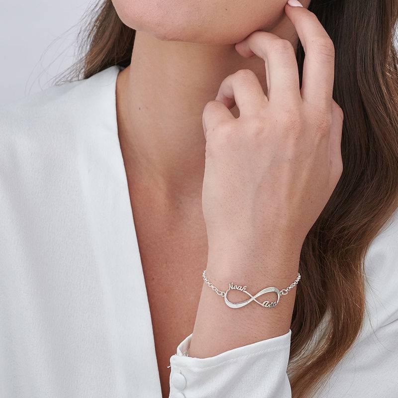 Personligt Infinity Armband med Namn och Diamanter i Silver-1 produktbilder