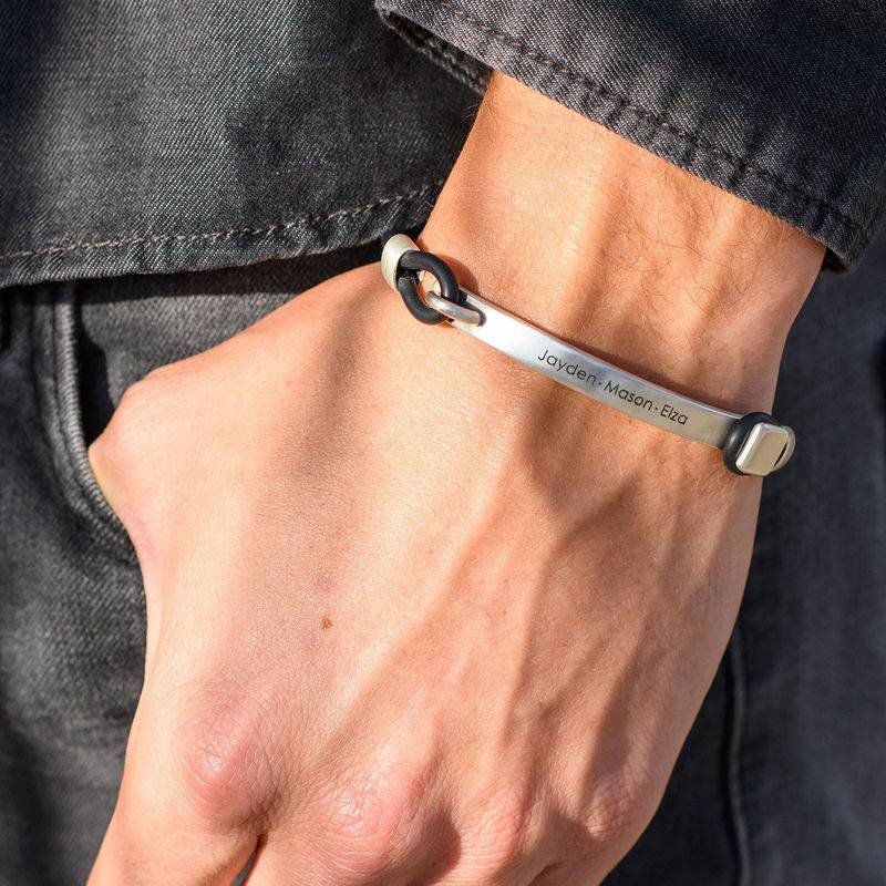 Gepersonaliseerde rubber armband met zilveren graveerbare bar Productfoto