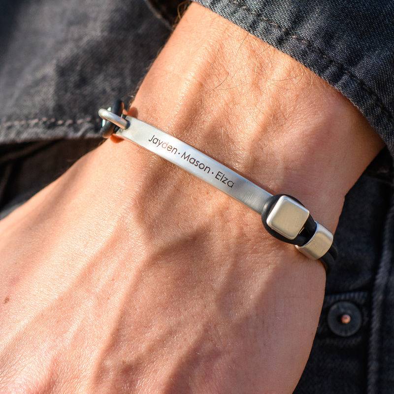 Gepersonaliseerde rubber armband met zilveren graveerbare bar Productfoto