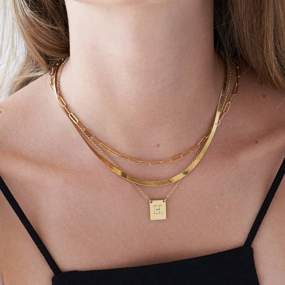 Personligt halsband med bokstav i guldplätering-3 produktbilder