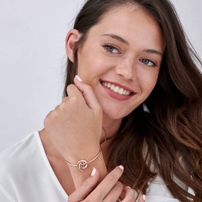 Mit Roségold beschichteter Armreif mit russischen Ringen Produktfoto