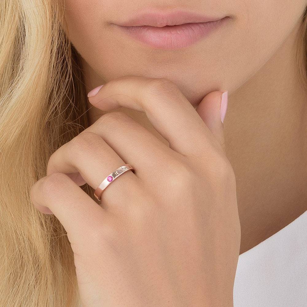 Stabelbar ring med navn og månedssten - 18 karat rosaforgyldt sølv-1 produkt billede