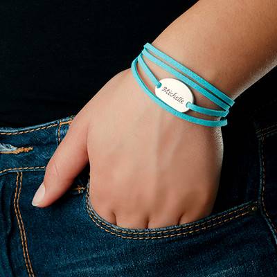 Semsket wrap-armbånd med personalisert anheng-2 produktbilde