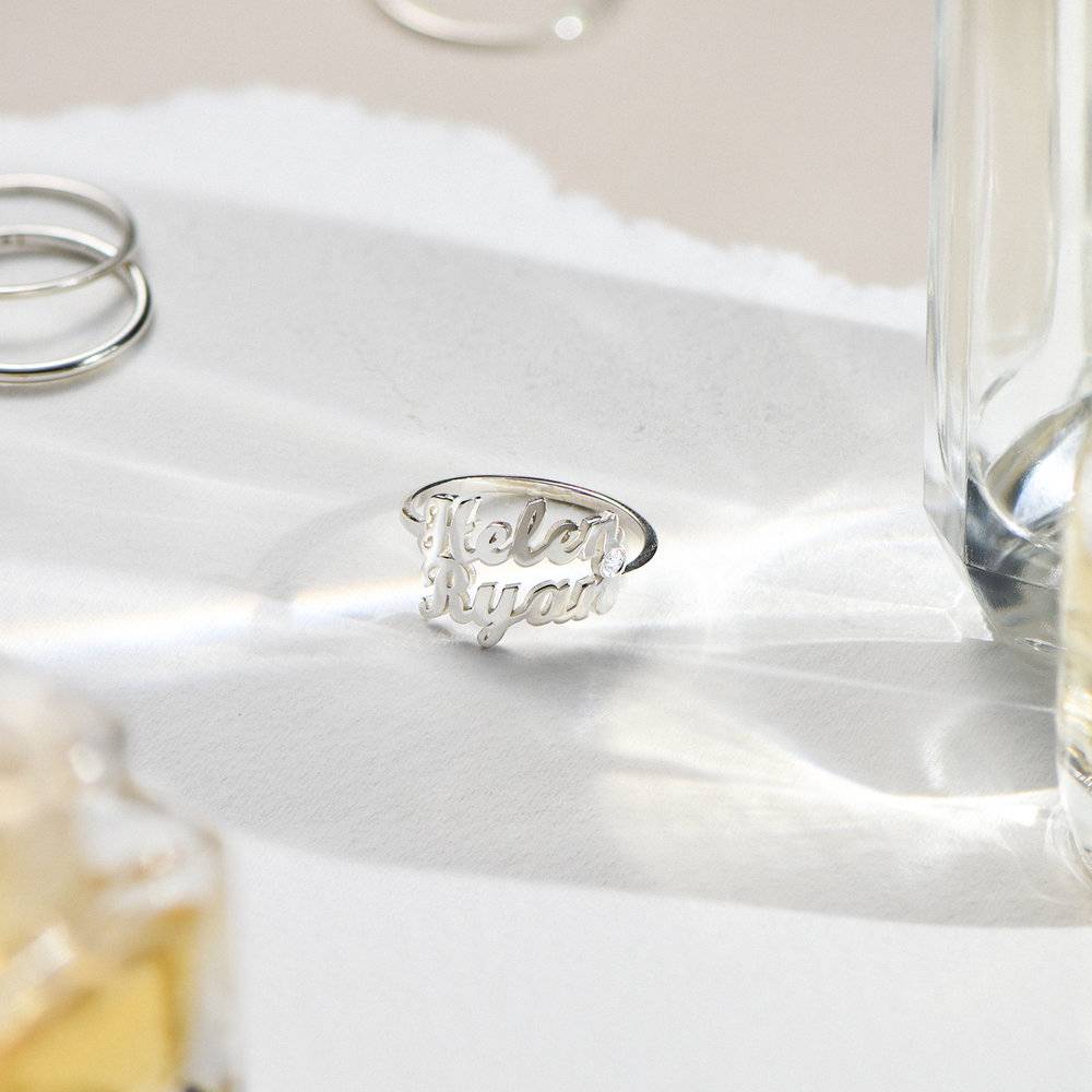 Script Dubbele Naamring met Diamant in Sterling Zilver-3 Productfoto
