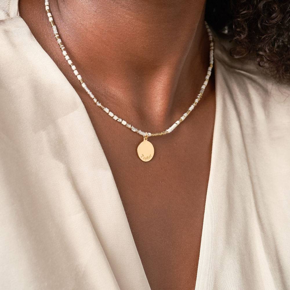 Vanille Perlenkette mit graviertem Anhänger und Vergoldung-1 Produktfoto
