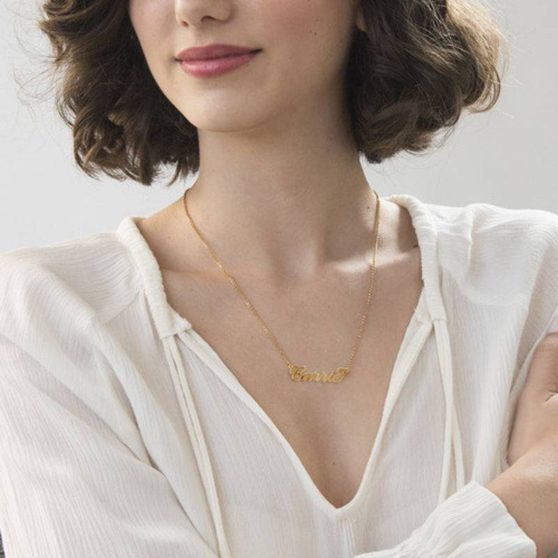 Collar con nombre estilo “Carrie” en oro Vermeil-2 foto de producto