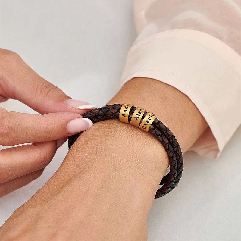 Gevlochten bruine leren armband voor dames met op maat gemaakte kralen in vergulde uitvoering-4 Productfoto