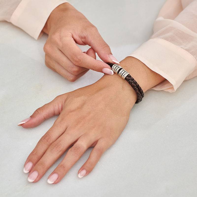 Braunes geflochtenes Lederarmband mit silbernen personalisierten Beads für Frauen-3 Produktfoto