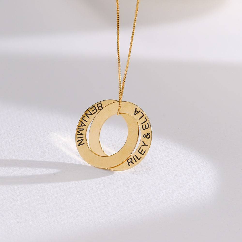 Collier avec 2 anneaux gravés en or 10 carats