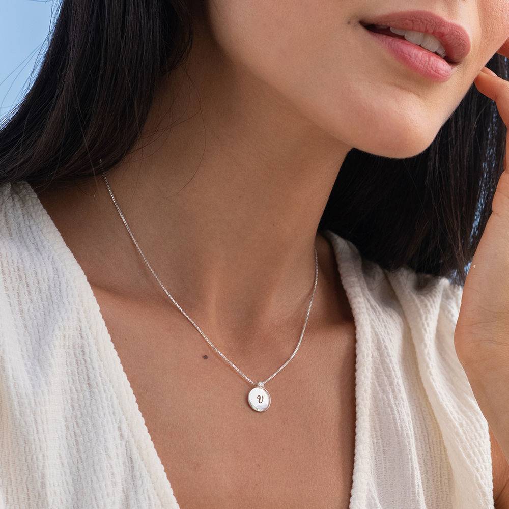 Lille cirkel halskæde med diamant & bogstav i sterlingsølv-2 produkt billede