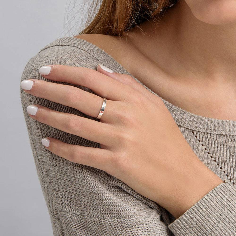 Stabelbar ring med navn og månedssten i sølv-8 produkt billede