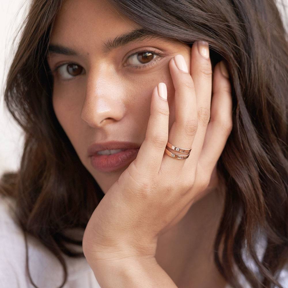 Stabelbar ring med navn og månedssten - 18 karat rosaforgyldt sølv-7 produkt billede