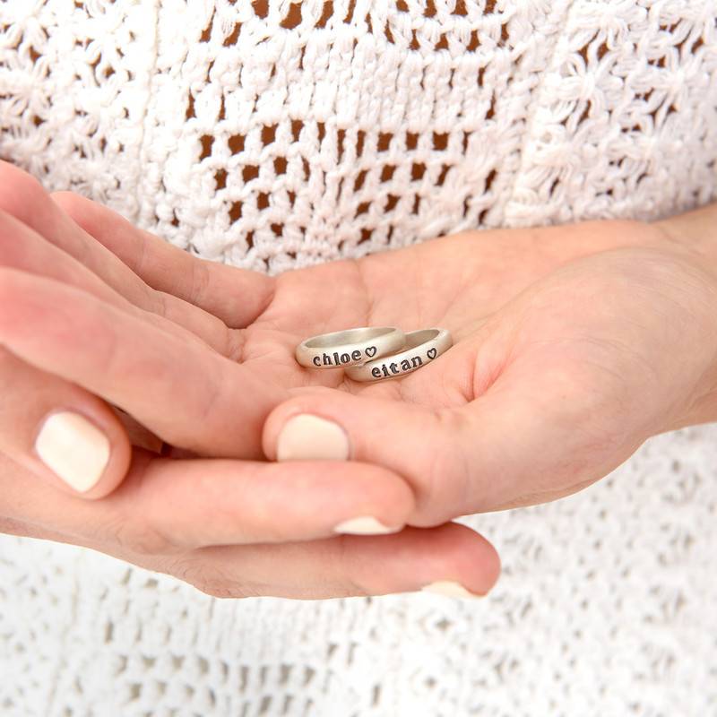 Stabelbar ring med navn i sølv