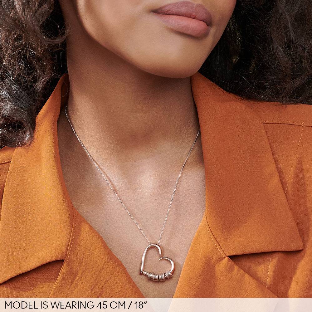 Charmerende hjertehalskæde med indgraverede charms i rosaforgyldt-5 produkt billede