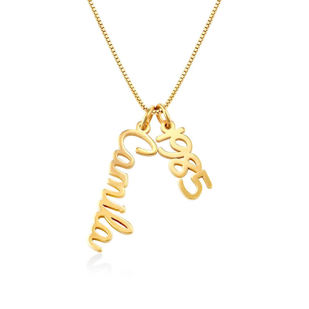 Halsband med Kursiva Vertikala Namnh?ngen i 18k Guldpl?tering